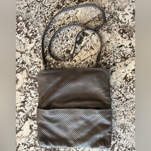 𝅺Luciana Verde Convertible Clutch Snake Print Black Brown - Picture 6 of 10